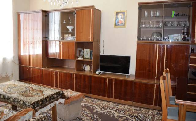 2 սենյականոց բնակարան Սայաթ-Նովա փողոցում, 40 քմ, բարձր առաստաղներ, կոսմետիկ վերանորոգում, քարե շենք