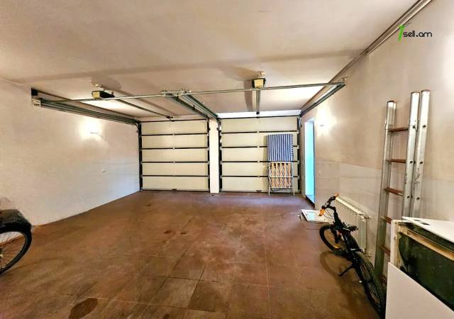 Երեք հարկանի քարե տուն Քեռու փողոցում Արաբկիրում, 1600 ք.մ., 3+ սանհանգույց, կապիտալ վերանորոգված