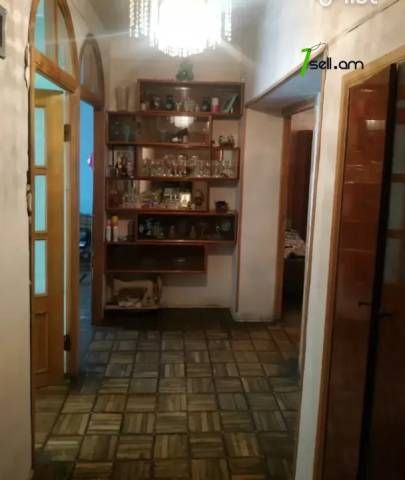 3 սենյականոց բնակարան Գյուլիքևխյան փողոցում, 80 ք.մ., քարե շենք