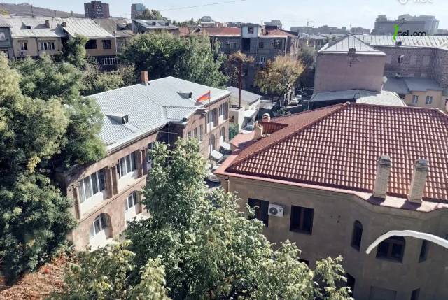 3 սենյականոց բնակարան Մեսրոպ Մաշտոցի պողոտայում, 96 քմ, կոսմետիկ վերանորոգում, քարե շենք