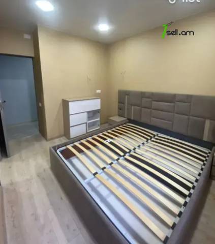 4 սենյականոց բնակարան Սունդուկյան փողոցում, 85 ք.մ., 1/5 հարկ, 2 սանհանգույց