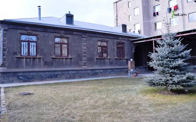 Մեկ հարկանի քարե տուն Շահինյան փողոցում Գյումրիում, 212 ք.մ., 2 սանհանգույց, կապիտալ վերանորոգված