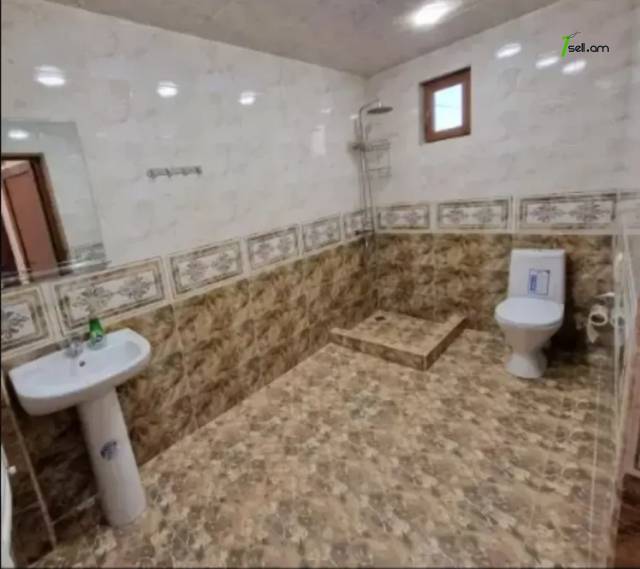 Երկու հարկանի քարե տուն, Նորք-Մարաշ վարչական շրջան Նորք Մարաշում, 300 ք.մ., 2 սանհանգույց