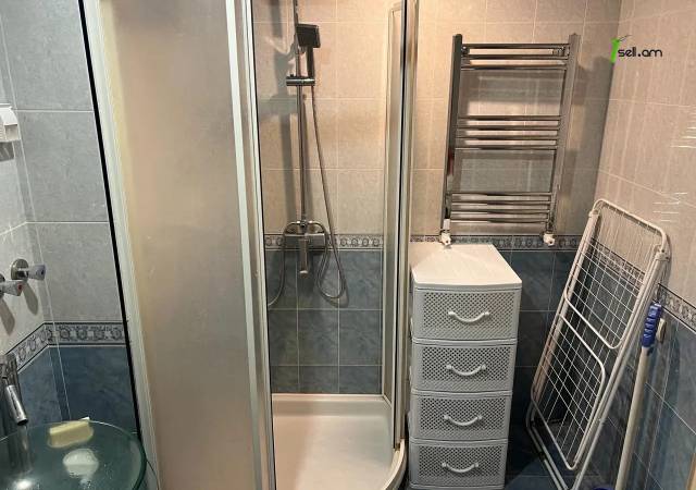 3 սենյականոց բնակարան Ամիրյան փողոցում, 100 ք.մ., 12/16 հարկ, 2 սանհանգույց, կոսմետիկ վերանորոգում