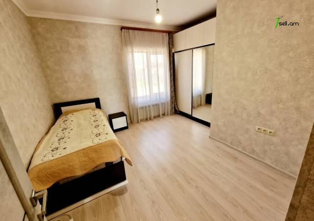 Երկու հարկանի քարե տուն 13-րդ փողոցում Զովունիում, 250 ք.մ., 2 սանհանգույց, եվրովերանորոգված