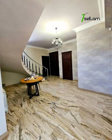 Երկու հարկանի քարե տուն Աջափնյակում, 1000 ք.մ., 3+ սանհանգույց, դիզայներական ոճով վերանորոգված