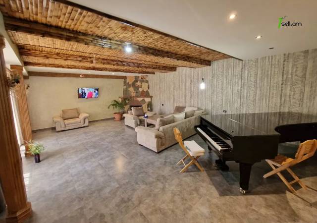 Երկու հարկանի քարե տուն Շիրակի փողոցում Շենգավիթում, 800 ք.մ., 2 սանհանգույց, եվրովերանորոգված