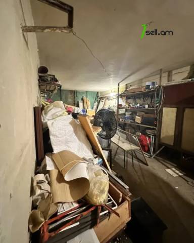 Երկու հարկանի քարե տուն 15-րդ փողոցում Շենգավիթում, 597 քմ, 2 սանհանգույց, կոսմետիկ վերանորոգում