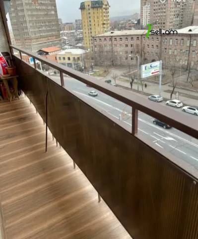 3 սենյականոց բնակարան Կոմիտասի պողոտայում, 95 ք.մ., բարձր առաստաղներ, եվրովերանորոգված, քարե շենք