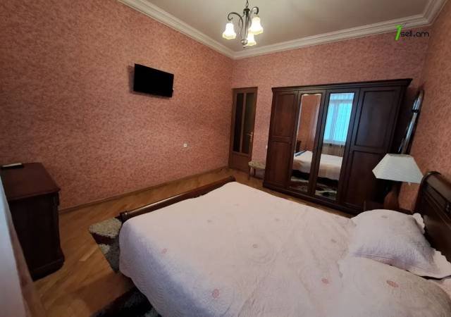 3 սենյականոց բնակարան Թումանյան փողոցում, 121 ք.մ., 2 սանհանգույց, բարձր առաստաղներ, 3/7 հարկ