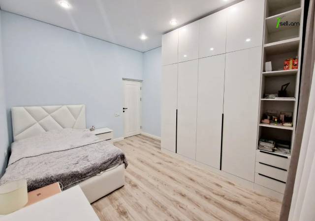 Երեք հարկանի թաունհաուզ, Դուրյան թաղամաս Ավանում, 330 ք.մ., 3+ սանհանգույց