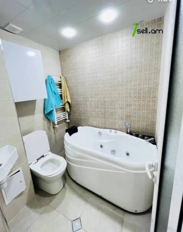 2 սենյականոց բնակարան Արամ Խաչատրյան փողոցում, 49 քմ, 9/13 հարկ, եվրովերանորոգված