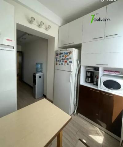 3 սենյականոց բնակարան Խաղաղ Դոնի փողոցում, 80 ք.մ., նախավերջին հարկ, եվրովերանորոգված