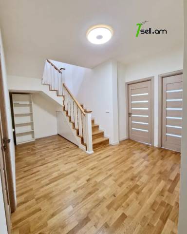 Երեք հարկանի քարե թաունհաուզ, Վահագնի Թաղամաս Աջափնյակում, 400 ք.մ., 3+ սանհանգույց