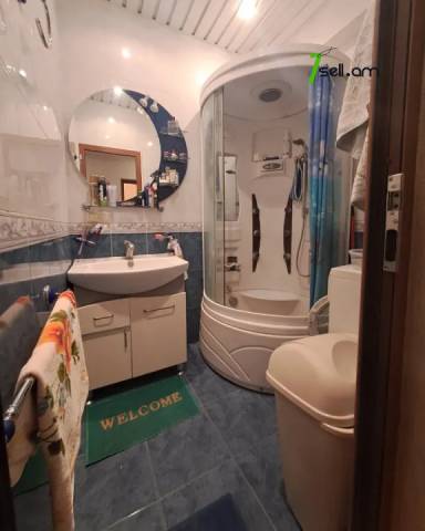 2 սենյականոց բնակարան Մարշալ Բաղրամյան պողոտայում, 67 ք.մ., կապիտալ վերանորոգված, քարե շենք