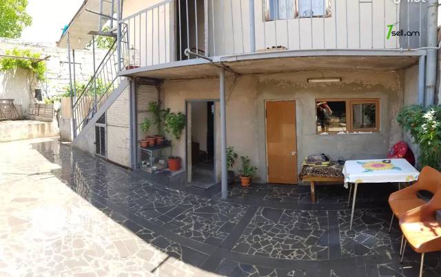 Երկու հարկանի քարե տուն Ավանում, 470 ք.մ., 2 սանհանգույց