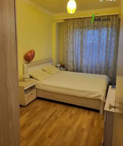 3 սենյականոց բնակարան Րաֆֆու փողոցում, 63 քմ, նախավերջին հարկ, մասնակի վերանորոգում