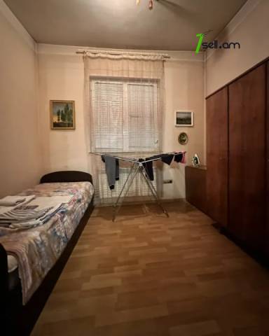 2 սենյականոց բնակարան Մաշտոցի պողոտայում, 60 ք.մ., բարձր առաստաղներ, 2/5 հարկ, կոսմետիկ վերանորոգում