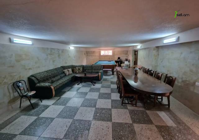 Երեք հարկանի քարե տուն Աջափնյակում, 500 ք.մ., 3+ սանհանգույց, եվրովերանորոգված