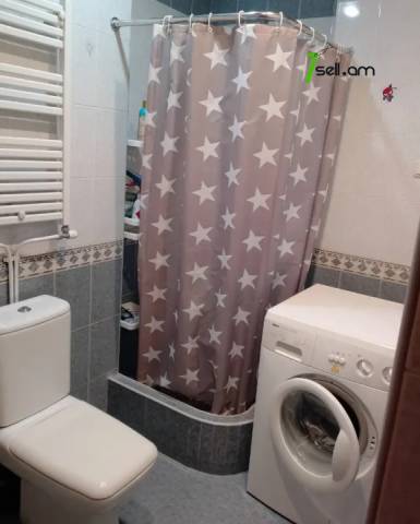 2 սենյականոց բնակարան Թումանյան փողոցում, 60 ք.մ., բարձր առաստաղներ, եվրովերանորոգված, քարե շենք