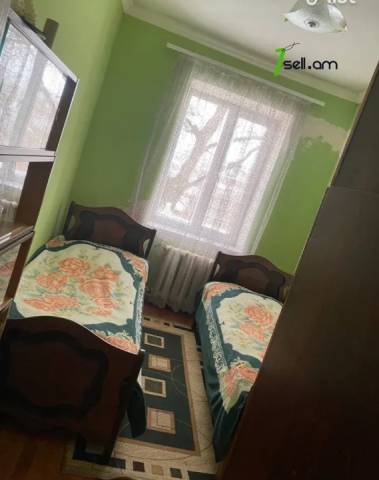 Մեկ հարկանի քարե տուն Աղասի Խանջյանի փողոցում Հրազդանում, 113 ք.մ., մեծ հողամաս