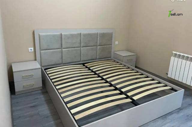 3 սենյականոց բնակարան նորակառույց շենքում Արամ Խաչատրյան փողոցում, 84 ք.մ., բարձր առաստաղներ