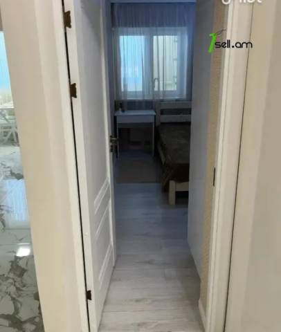 3 սենյականոց բնակարան Մինսկի փողոցում, 67 ք.մ., դիզայներական ոճով վերանորոգված