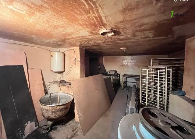 Երկու հարկանի քարե տուն Մարշալ Խուդյակովի փողոցում Ավանում, 286 ք.մ., 2 սանհանգույց