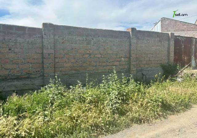 Երկու հարկանի քարե տուն 5-րդ փողոցում Զովունիում, 300 քմ, 2 սանհանգույց