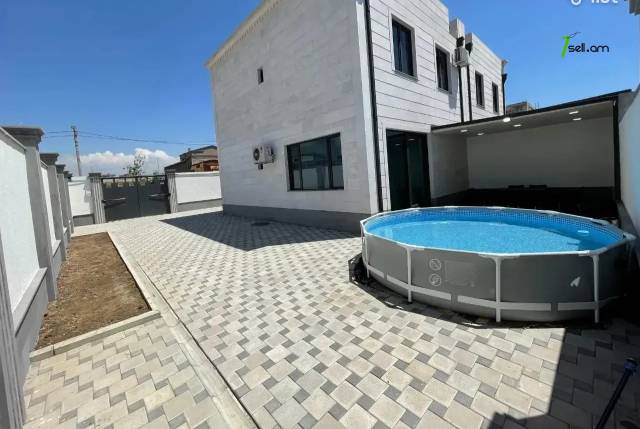 Երկու հարկանի քարե թաունհաուզ, Գ-1 թաղամաս Աջափնյակում, 150 ք.մ., 2 սանհանգույց, եվրովերանորոգված