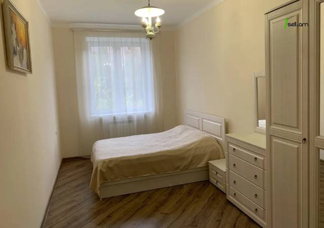 3 սենյականոց բնակարան Չարենցի փողոցում, 90 ք.մ., 3/5 հարկ, կապիտալ վերանորոգված, քարե շենք