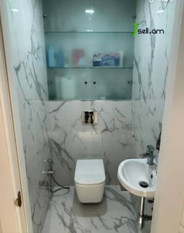 4 սենյականոց բնակարան Դրոյի փողոցում, 108 ք.մ., դիզայներական ոճով վերանորոգված, քարե շենք