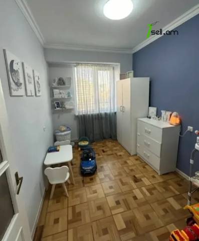 4 սենյականոց բնակարան Ադոնցի փողոցում, 90 քմ, 6/9 հարկ, կապիտալ վերանորոգված