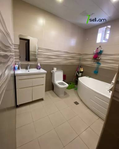 Մեկ հարկանի քարե տուն Ղափանցյան փողոցում Արաբկիրում, 300 ք.մ., եվրովերանորոգված