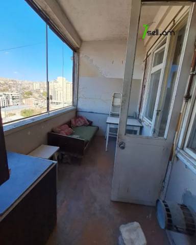 2 սենյականոց բնակարան Պարոնյանի փողոցում, 80 ք.մ., նախավերջին հարկ, կոսմետիկ վերանորոգում