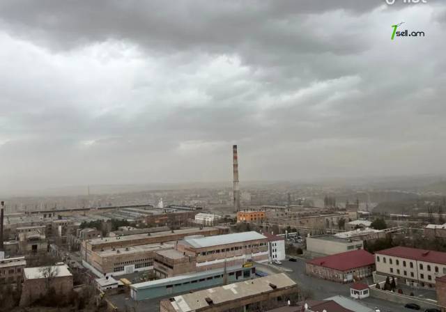 3 սենյականոց բնակարան նորակառույց շենքում Գրիբոյեդով փողոցում, 70 ք.մ., բարձր առաստաղներ, 12/16 հարկ