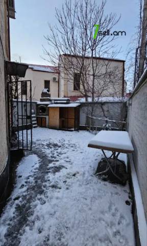 Երկու հարկանի քարե թաունհաուզ, Նորաշեն թաղամաս Աջափնյակում, 260 ք.մ., 2 սանհանգույց