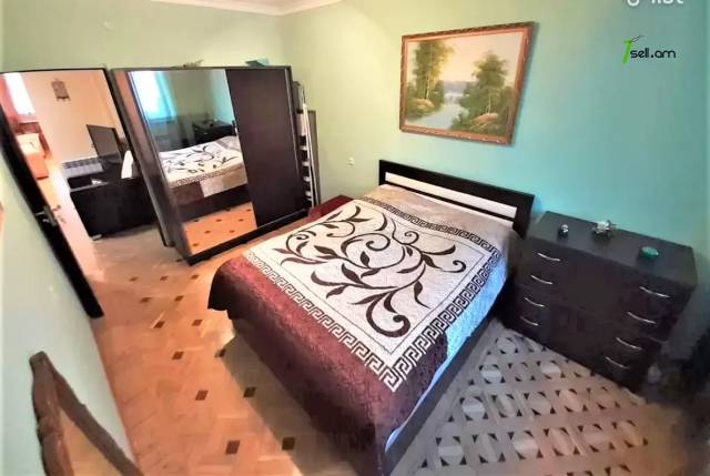 3 սենյականոց բնակարան Էրեբունիում, 82 ք.մ., 2/5 հարկ, կապիտալ վերանորոգված, քարե շենք