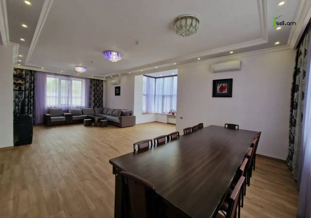 Երեք հարկանի տուն Պարույր Սևակի փողոցում Ավանում, 800 ք.մ., 3+ սանհանգույց, կապիտալ վերանորոգված