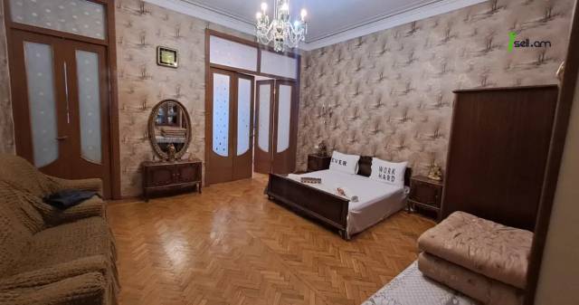 2 սենյականոց բնակարան Նալբանդյան փողոցում, 80 քմ, 2/4 հարկ, կապիտալ վերանորոգված, քարե շենք