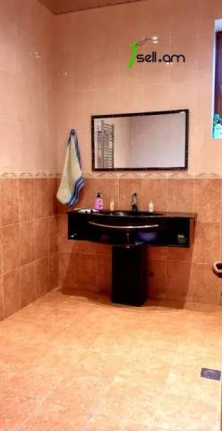 Երկու հարկանի քարե տուն Էրեբունիում, 550 ք.մ., 2 սանհանգույց, եվրովերանորոգված