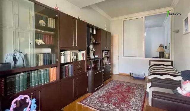 3 սենյականոց բնակարան Կիևյան փողոցում, 105 ք.մ., 3/5 հարկ, 2 սանհանգույց, բարձր առաստաղներ