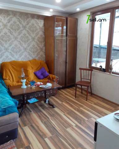 1 սենյականոց բնակարան, 1 թաղամաս, 30 քմ, 2/5 հարկ, կապիտալ վերանորոգված, քարե շենք