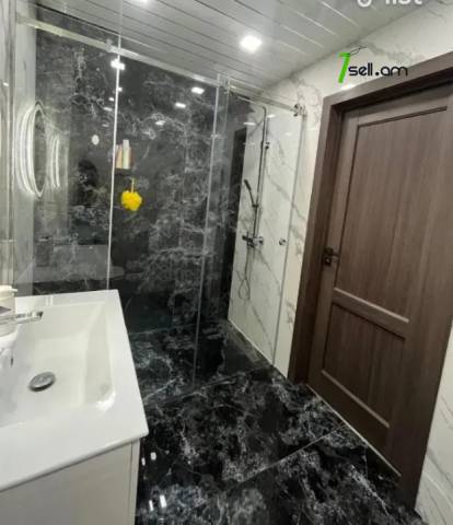 3 սենյականոց բնակարան նորակառույց շենքում Կարապետ Ուլնեցու փողոցում, 105 ք.մ., 9/16 հարկ