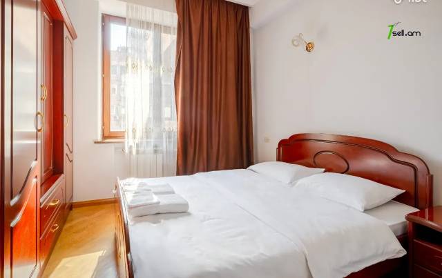 4 սենյականոց բնակարան նորակառույց շենքում Դեղատան փողոցում, 145 ք.մ., 2 սանհանգույց