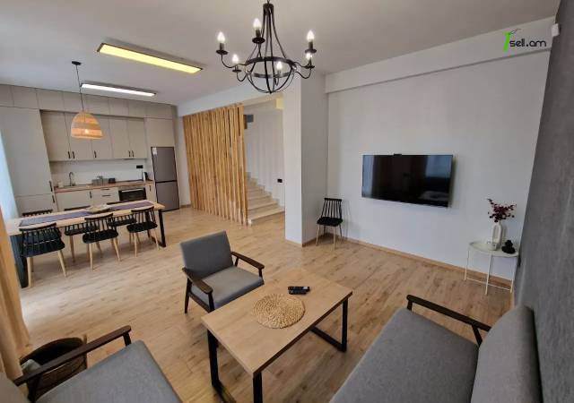 Երկու հարկանի քարե տուն, Դավթաշենի 2-րդ զանգված Դավիթաշենում, 170 ք.մ., 2 սանհանգույց