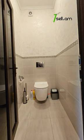 Երկու հարկանի քարե տուն Նոր Արեշի 7րդ փողոցում Էրեբունիում, 470 քմ, 3+ սանհանգույց