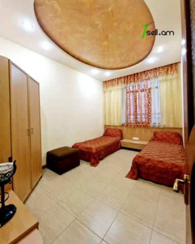 3 սենյականոց բնակարան Մոսկովյան փողոցում, 75 ք.մ., 2 սանհանգույց, բարձր առաստաղներ, 2/6 հարկ