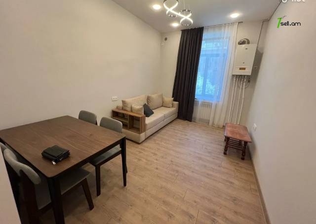 3 սենյականոց բնակարան Նալբանդյան փողոցում, 64 քմ, նախավերջին հարկ, բարձր առաստաղներ