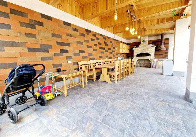 Չորս հարկանի տուն Առինջի 21-րդ փողոցում Առինջում, 950 քմ, 3+ սանհանգույց